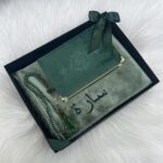 Personalisierter Gebetsteppich mit Namen Set– einfarbig & musterlos