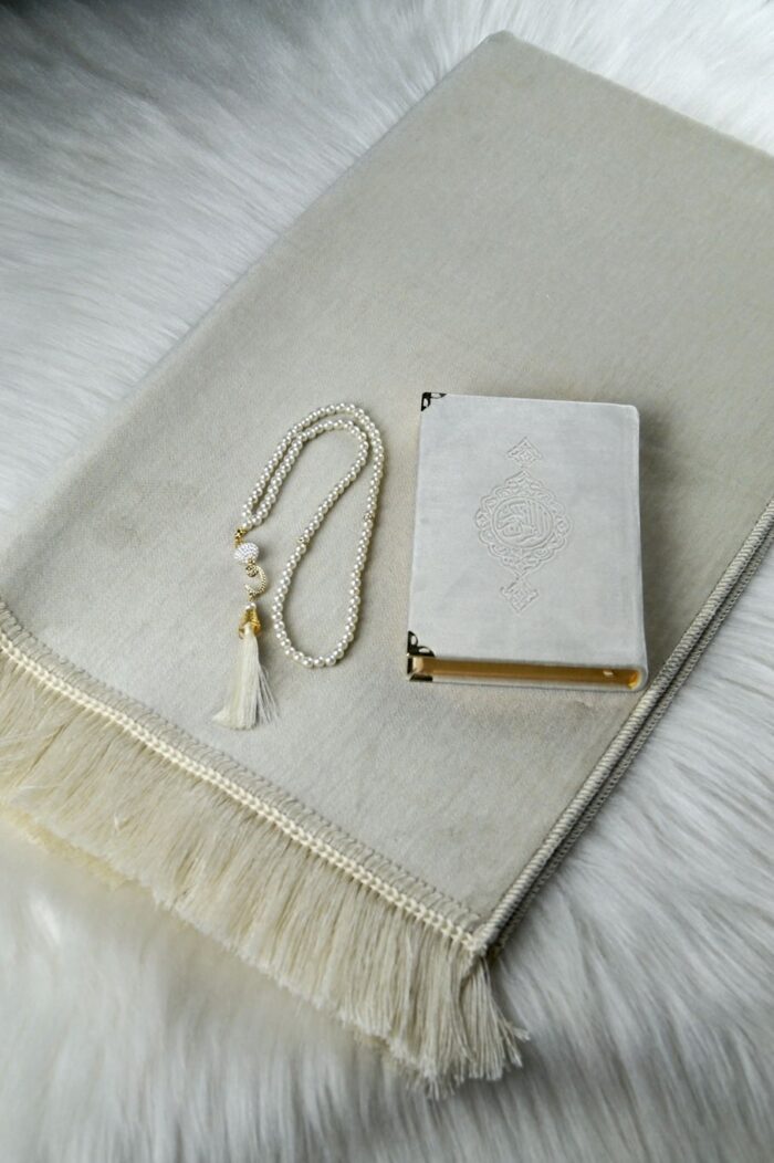 Schlichtes Samtgebetsteppich-Set erstellen – Bild 3