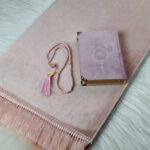 schlichter samtgebetsteppich mit namen rosa