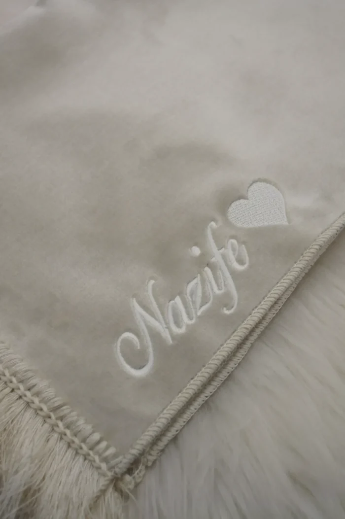 Personalisierter Gebetsteppich mit Namen – einfarbig & musterlos – Bild 3