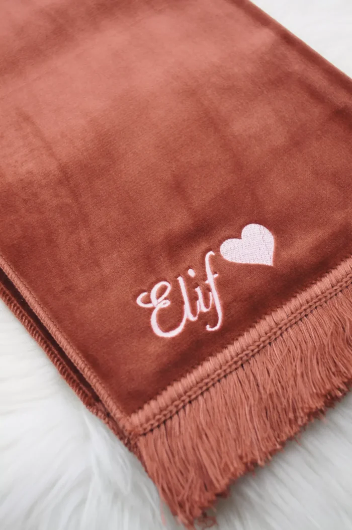 Personalisierter Gebetsteppich mit Namen – einfarbig & musterlos – Bild 7