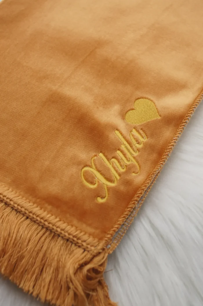 Personalisierter Gebetsteppich mit Namen – einfarbig & musterlos – Bild 16