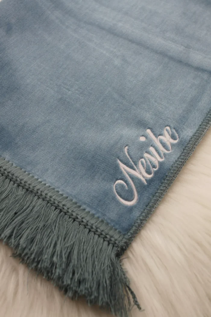 Personalisierter Gebetsteppich mit Namen – einfarbig & musterlos – Bild 8