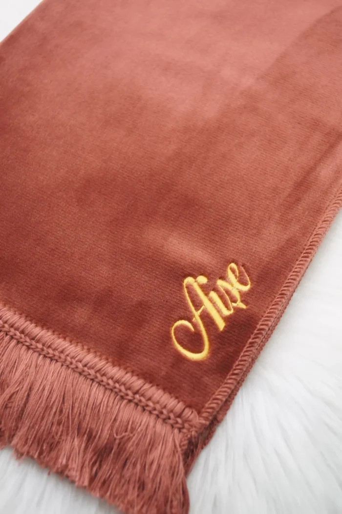 Personalisierter Gebetsteppich mit Namen – einfarbig & musterlos – Bild 17