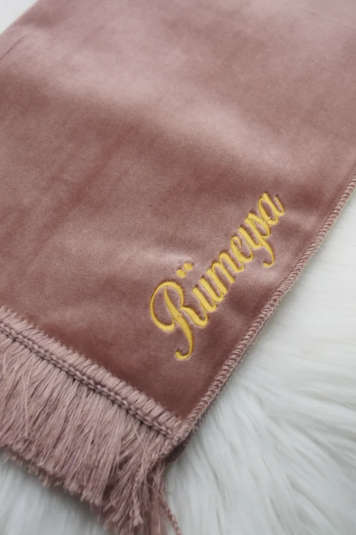 Personalisierter Gebetsteppich mit Namen – einfarbig & musterlos – Bild 12