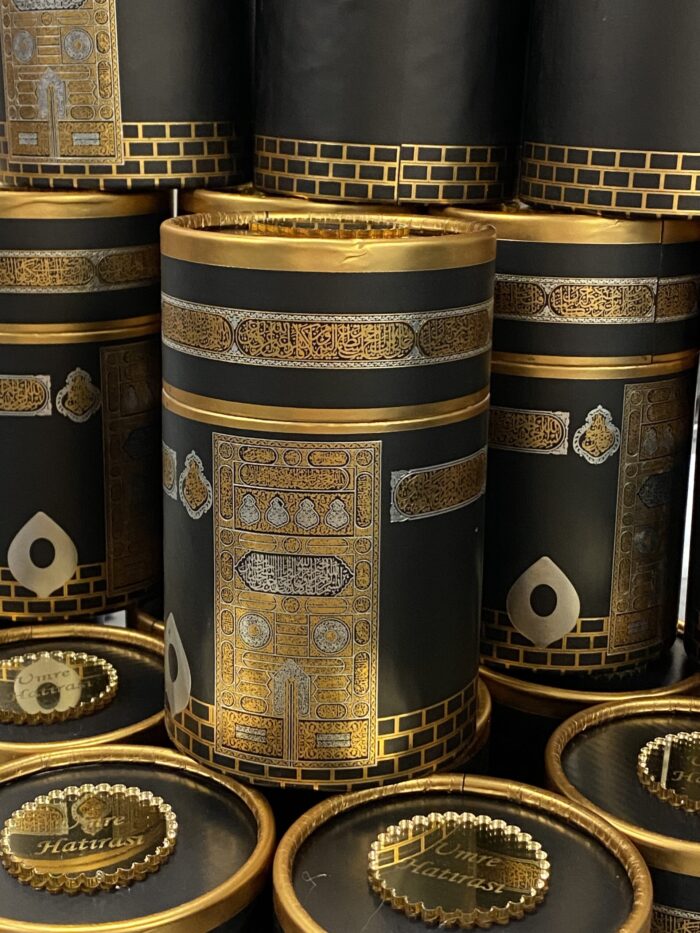 Umrah Geschenk Kaaba Box mit Gebetsteppich und Gebetskette schwarz – Bild 2