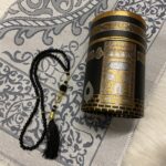 Umrah Geschenk Kaaba Box mit Gebetsteppich und Gebetskette schwarz