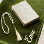 Schlichtes Samtgebetsteppich-Set erstellen